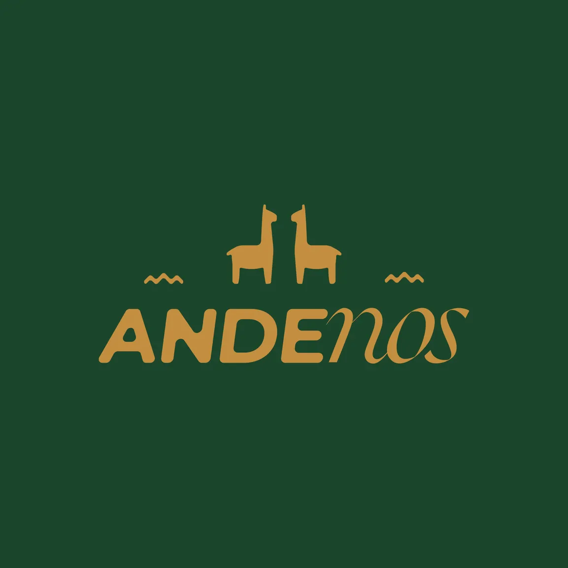 Le logotype « Andenos » en ocre sur fond vert foncé, avec ses deux lamas.