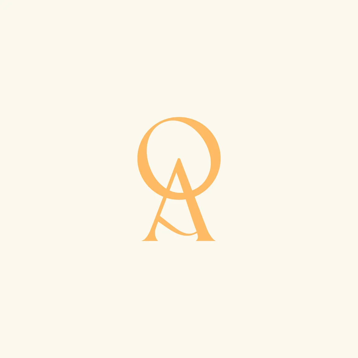 Le monogramme, un A et un O superposés, en jaune orangé sur un fond crème.