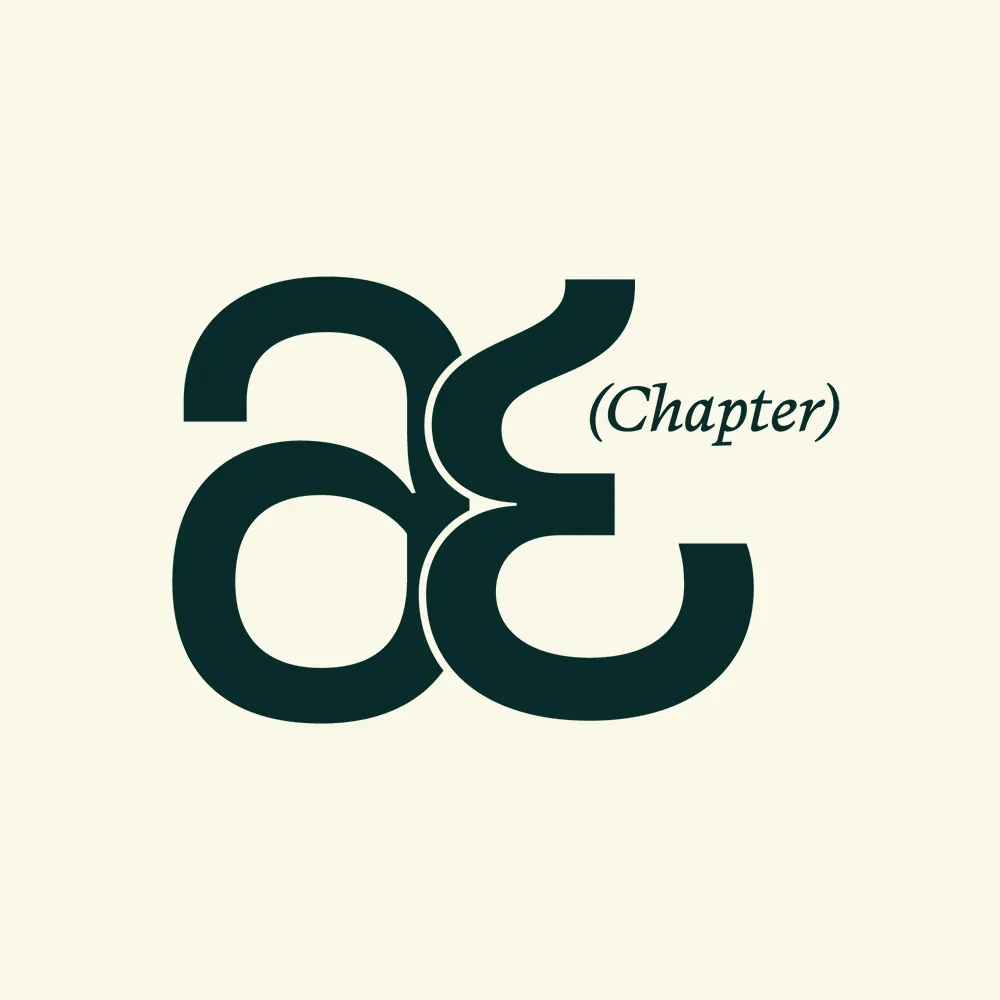 Le monogramme, un a et un e entrelacés suivis de « (Chapter) » en italique, en vert sur fond crème.