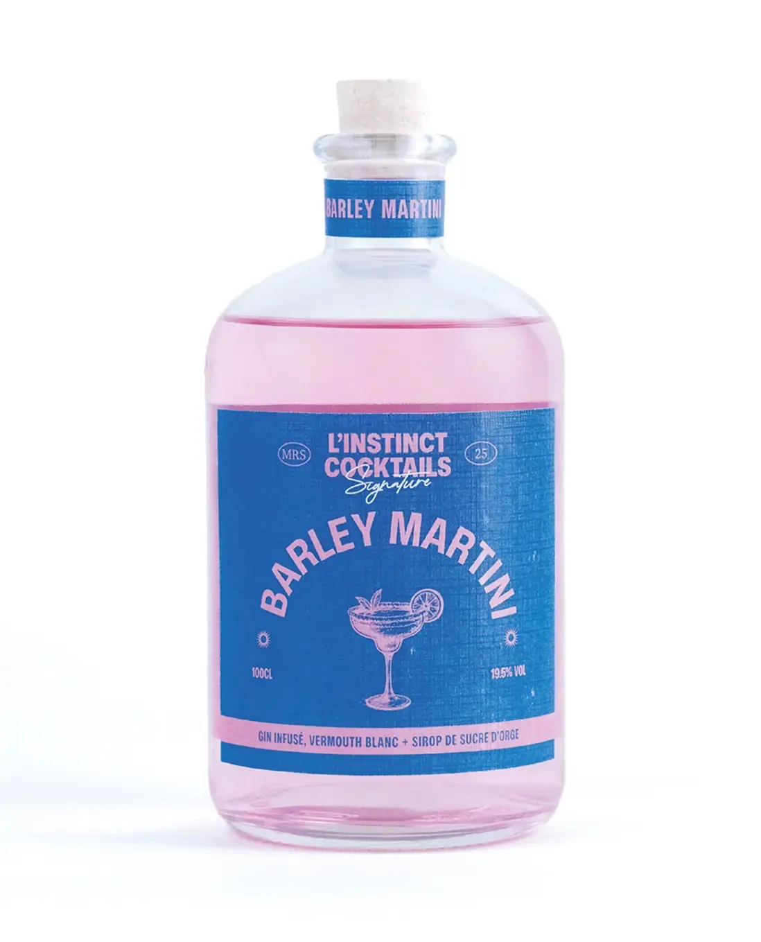 La bouteille Barley Martini, étiquette bleue sur un liquide rose pâle, sur fond blanc.