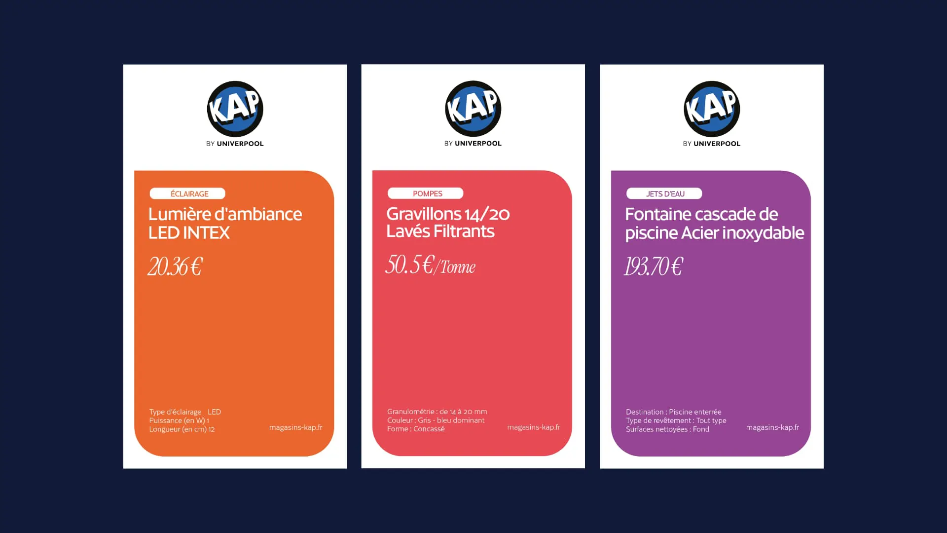 Trois fiches produit sur fond bleu nuit, orange, rouge et violette : lumière d’ambiance, gravillons filtrants, fontaine cascade.