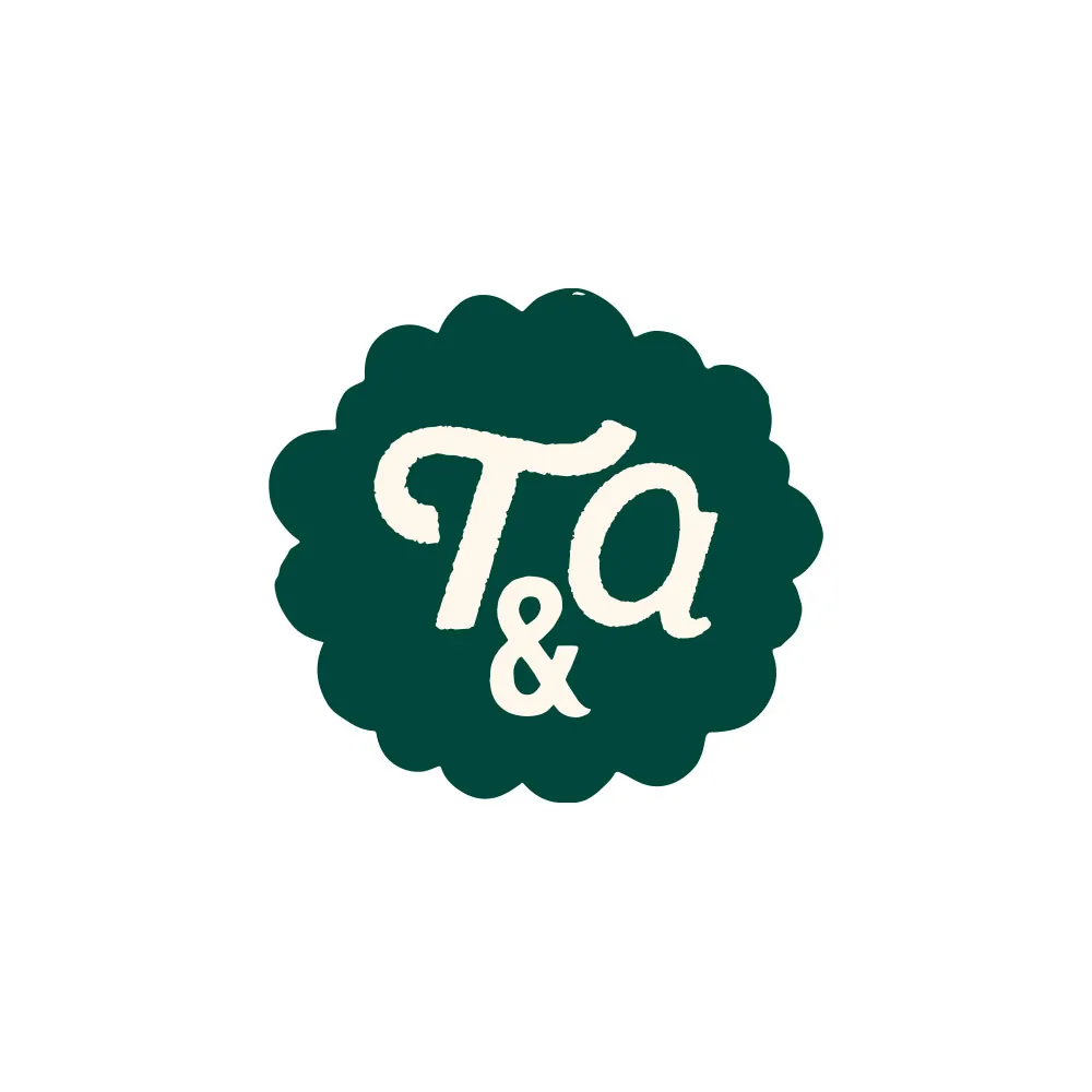 Le badge rond « T&a » en vert, au bord ondulé, sur fond blanc.