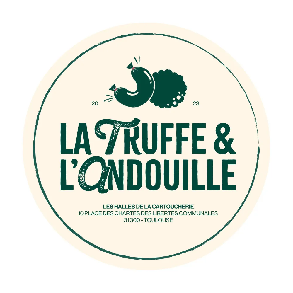 Le tampon rond de La Truffe et l’Andouille, avec le logotype et l’adresse des Halles de la Cartoucherie, à Toulouse.