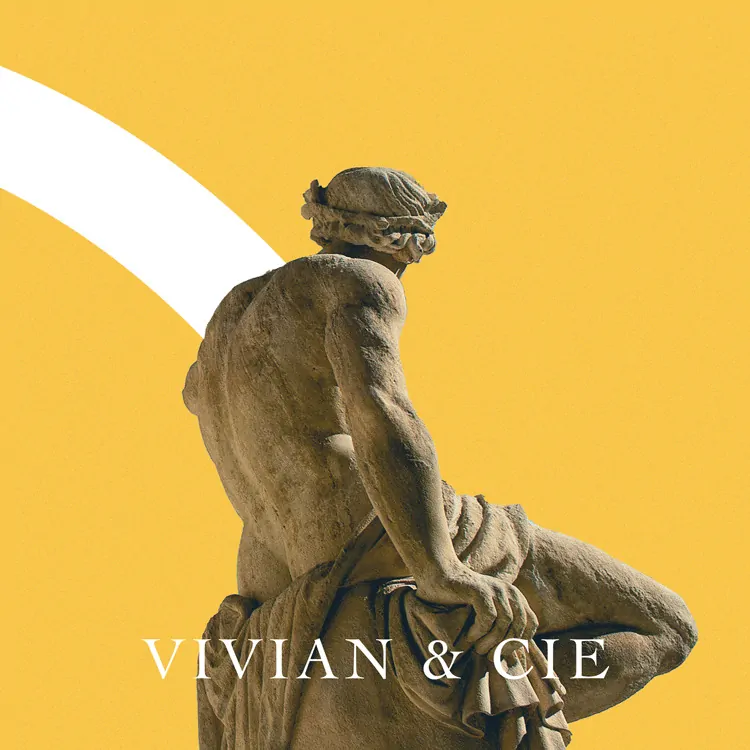 Une statue assise, vue de dos, sur un fond jaune, le nom « Vivian & Cie » en bas.